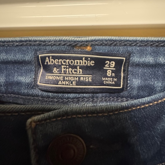 Abercrombie & Fitch Sz 8R Women's Simone High Rise Ankle Distressed Jeans Dark - Picture 2 of 5